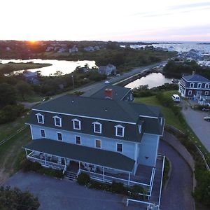 Payne'S Harbor View Inn